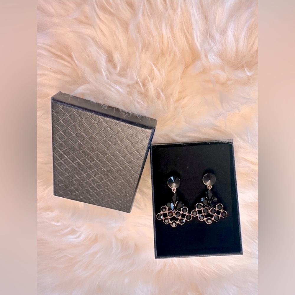 NWT Black rhinestone chandelier pierced earrings